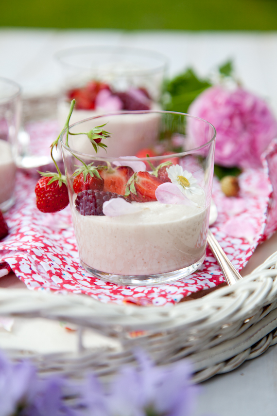 strawberries & coconut yogurt-9825