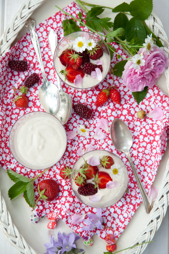 strawberries & coconut yogurt-9836